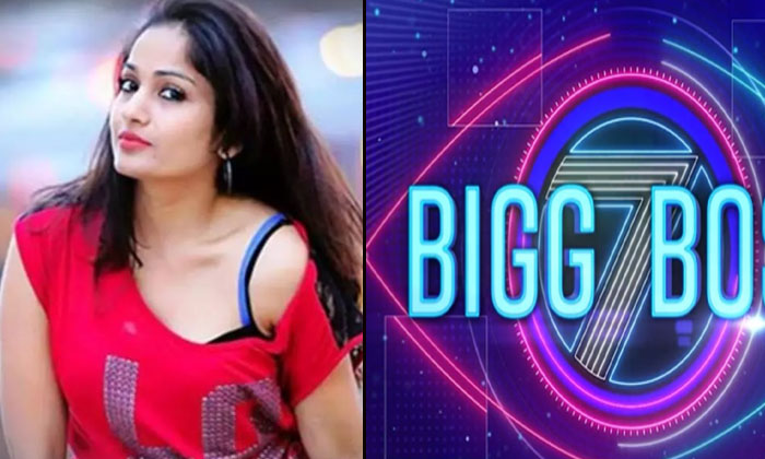  Actress Madhavi Latha Instagram Post Goes Viral Social Media-TeluguStop.com