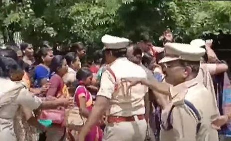  Extreme Tension At Adilabad Collectorate-TeluguStop.com