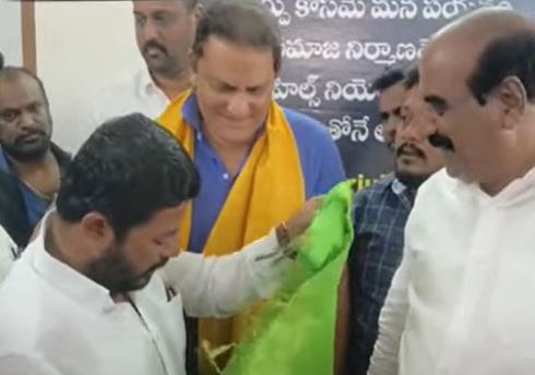  Ticket War In Jubilee Hills Congress.. Azharuddin Meets Anti-vishnu Faction-TeluguStop.com