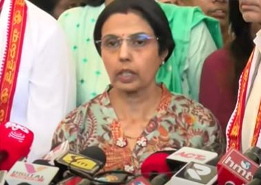 Nara Bhuvaneshwari In Presence Of Vijayawada Durgamma..! Nara Bhuvaneshwari In Presence Of Vijayawada Durgamma..!-TeluguStop.com