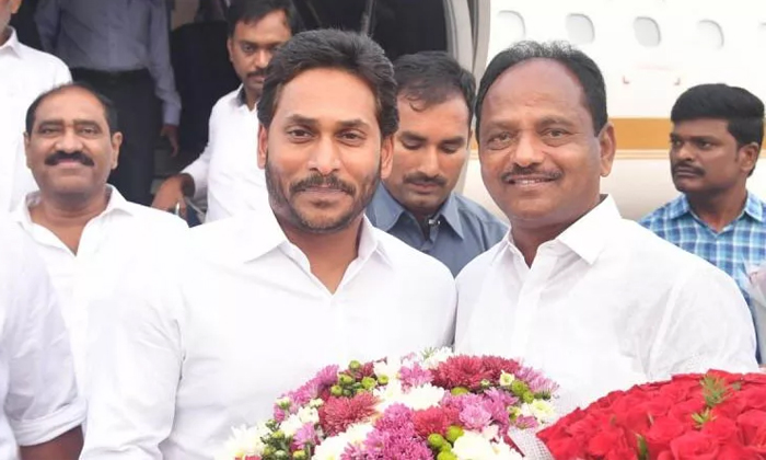  Cm Jagan At Gannavaram Airport After His London Tour,cm Jagan ,gannavaram Airpor-TeluguStop.com