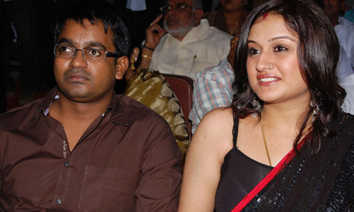  7 G Brindavan Colony Heroine Sonia Agarwal Is The Director Who Beat Her To Bloo-TeluguStop.com