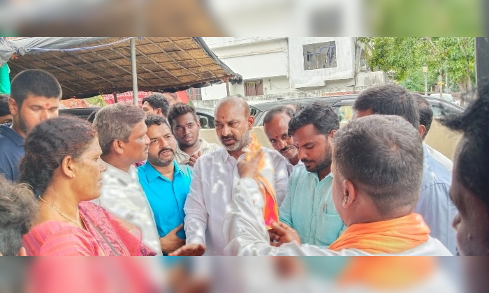  Ellareddy Peta Bjp Leaders Met Mp Bandi Sanjay, Ellareddy Peta, Bjp Leaders ,mp-TeluguStop.com