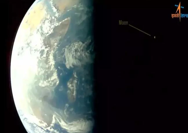  Aditya L-1 Satellite Selfies With Earth And Moon-TeluguStop.com
