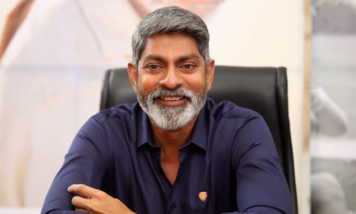  Jagapathibabu Shared Rare Photo Without Shirt With Hot Post-TeluguStop.com