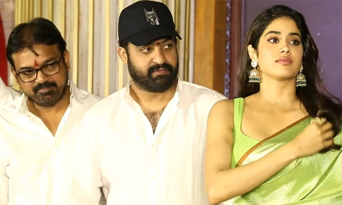  Koratala Siva Put Only One Condition To Jhanvi Kapoor As Heroine In Devara-TeluguStop.com