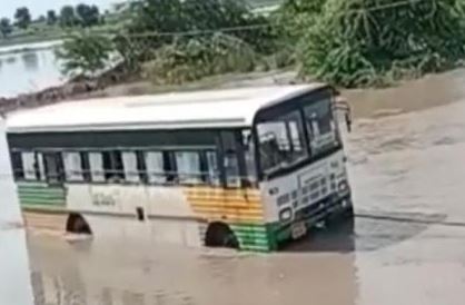  Jammalamadugu River Overflowing, Rtc Bus Stuck-TeluguStop.com