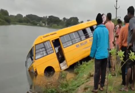  Missed Accident In Sultanpur Of Vikarabad District-TeluguStop.com
