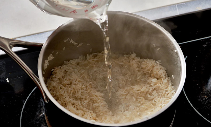  Women Should Follow This While Cleaning Rice To Become Rich Details, Women , Cle-TeluguStop.com