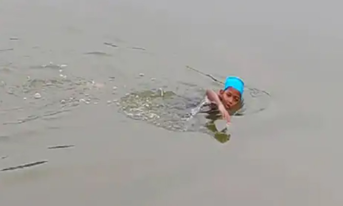  9 Year Old Tanushree Made A World Record By Swimming Continuously For 5 Hours,ta-TeluguStop.com