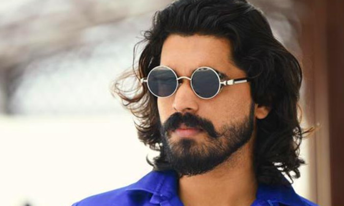  Malayalam Actor Shiyas Kareem Detained Chennai Airport Cheating Case-TeluguStop.com