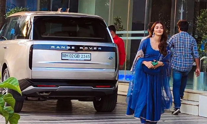 Telugu Car, Pooja Hedge, Range Rover, Tollywood-Movie