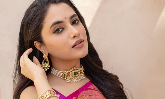  Actress Priyanka Arul Mohan Sensational Comments About Shiva Karthikeyan-TeluguStop.com