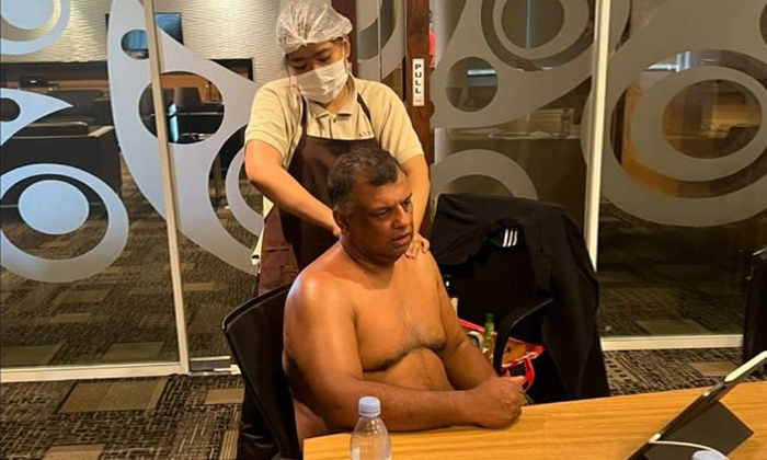  Airasia Ceo Slammed For Getting A Massage In Management Meeting Details, Body Ma-TeluguStop.com