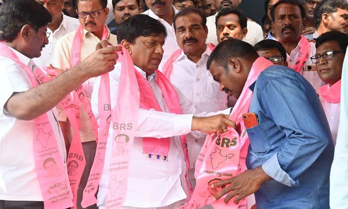  Vinod Kumar Met The Voters In Boinapally , B Vinod Kumar, Brs Party , Cm Kcr ,-TeluguStop.com