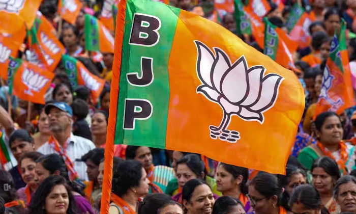  Bjp Plan Adurs , Bjp , Telangana Election , Brs , Congress Party , Politics-TeluguStop.com