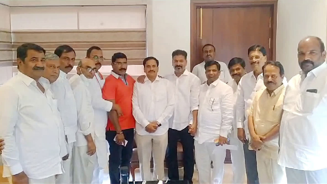  Telangana : Mlc Kasi Reddy Quits Brs, To Join Congress Soon-TeluguStop.com