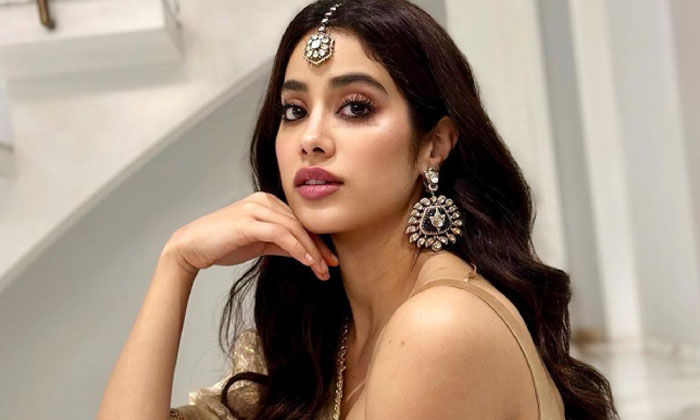  Janhvi Kapoor Says No To One More Movie , Devara Movie , Sridevi , Koratala-TeluguStop.com