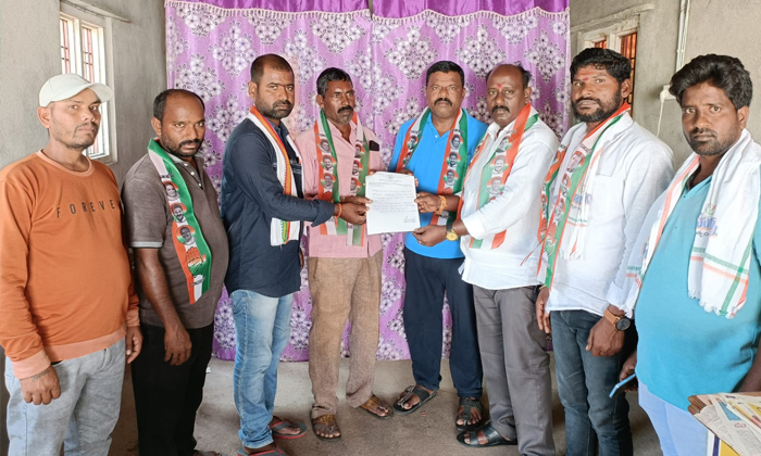  District Congress Party Youth And Minority Committee Election In Jillella Villag-TeluguStop.com