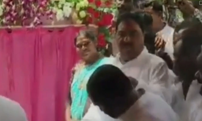  Minister Errabelli Who Beat Brs Mla , Errabelli Dayakar Rao , Anjaiah Yadav, Br-TeluguStop.com