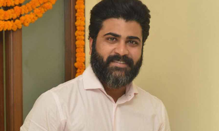  Sharwanand New Movie Goes Controversy Samajavaragamana Producers Create Issue-TeluguStop.com