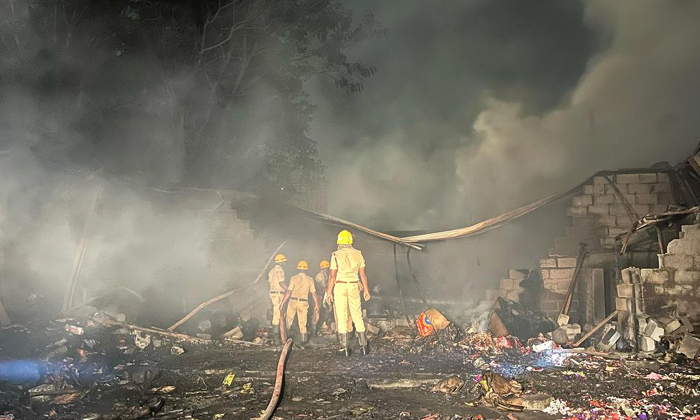  In A Godown Where Fireworks Are Stored Nine Members Died In Tamil Nadu , Fire Ac-TeluguStop.com