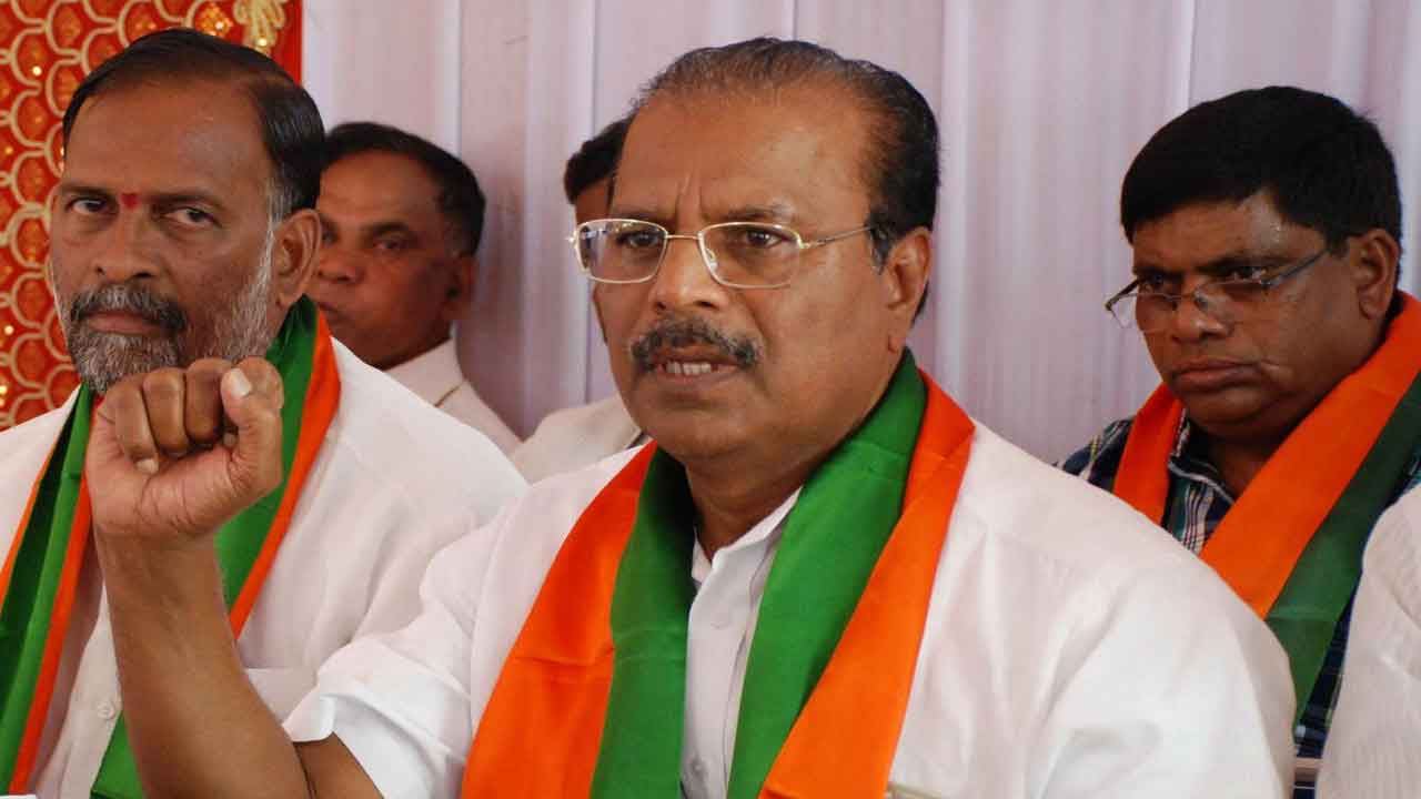  Telangana : Congress Criticises Appointment Of Indrasena Reddy As Tripura Govern-TeluguStop.com