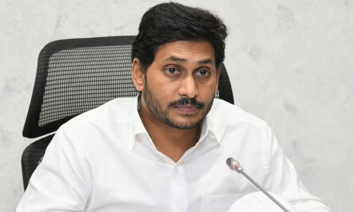  Doute To Jagan On Those Districts, Ys Jagan Mohan Reddy , Godavari District , Y-TeluguStop.com