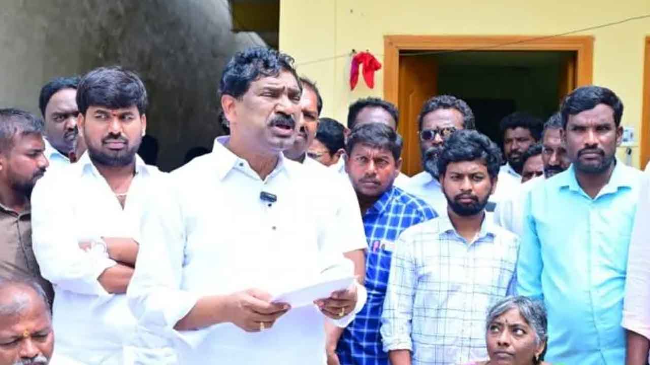  Mla T Rajaiah Takes Charge As Rythu Bandhu Samiti President-TeluguStop.com