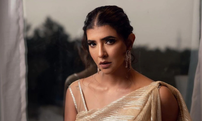  Manchu Lakshmi To Play NTR Sister Role In Devara Movie,Devara Movie,Manchu Laksh-TeluguStop.com