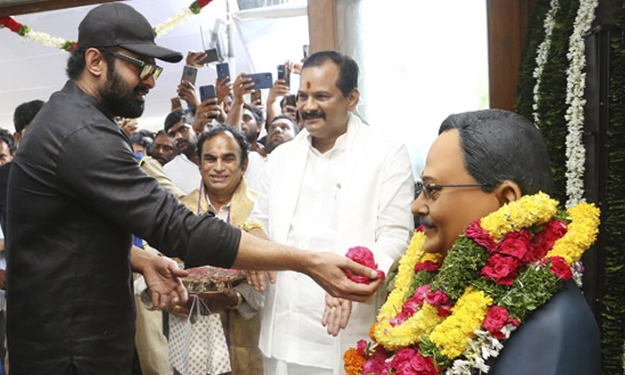 Telugu Krishnam Raju, Prabhas, Shyamala Devi, Tollywood-Movie Telugu Krishnam Raju, Prabhas, Shyamala Devi, Tollywood-Movie