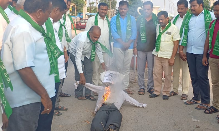 Revanth Reddy Should Apologize Unconditionally To Ponnala Lakshmaiah, The Darlin Revanth Reddy Should Apologize Unconditionally To Ponnala Lakshmaiah, The Darlin-TeluguStop.com