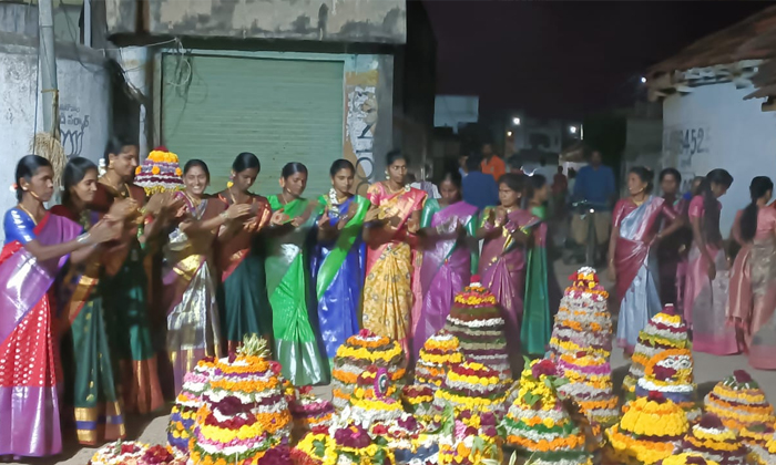  Saddula Bathukamma Celebrations All Over Ellareddypet Mandal, Saddula Bathukamma-TeluguStop.com