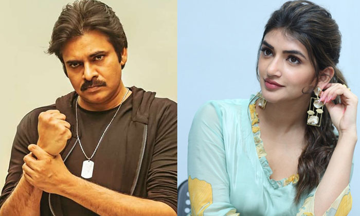 Heroine Srileela Praised Pawan Kalyan As God , Sreeleela , Skanda , Pawan Kalya Heroine Srileela Praised Pawan Kalyan As God , Sreeleela , Skanda , Pawan Kalya-TeluguStop.com
