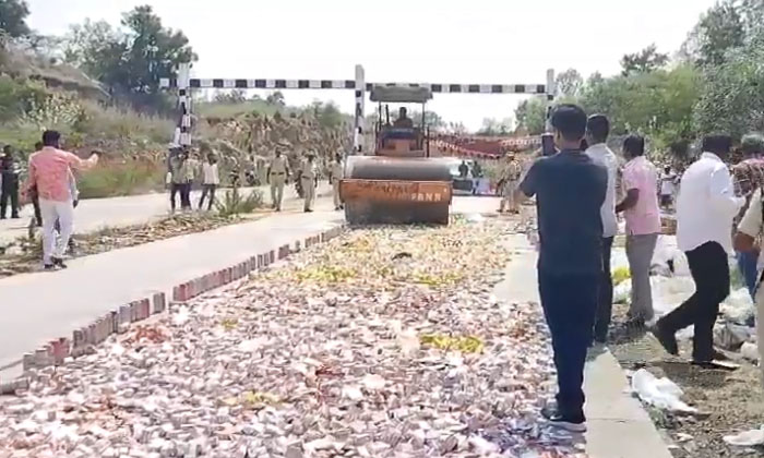  2.58 Crore Illegal Liquor Was Destroyed , Sri Sathya Sai District , Penukonda ,-TeluguStop.com