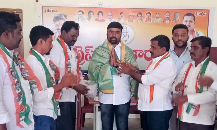  Surender Appointed As Mandal Secretary Of Congress Party, Surender , Mandal Secr-TeluguStop.com