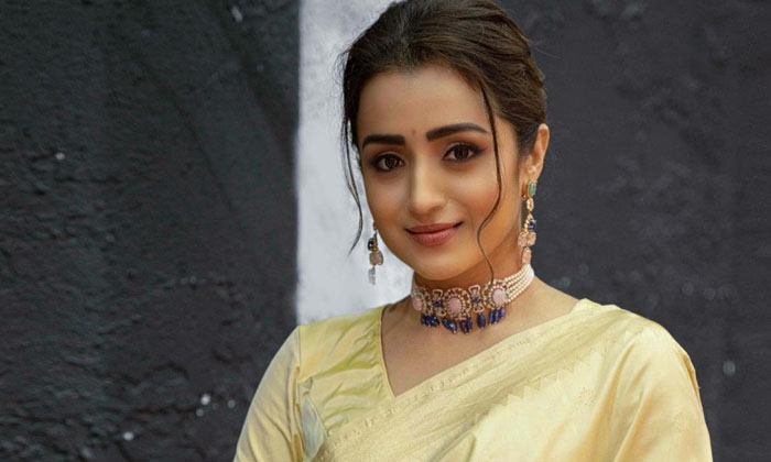  Trisha Age Become Hot Topic In Soical Media Details Here Goes Viral In Social Me-TeluguStop.com