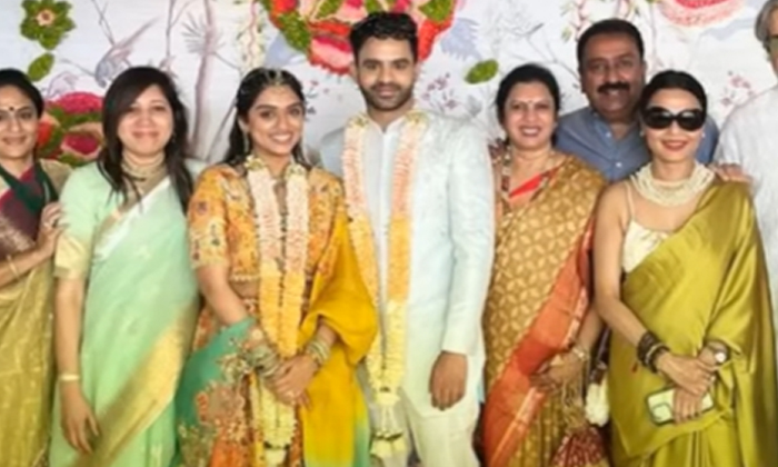  Venkatesh Second Daughter Engagement Photos Goes Viral, Venkatesh, Hayavahini, E-TeluguStop.com