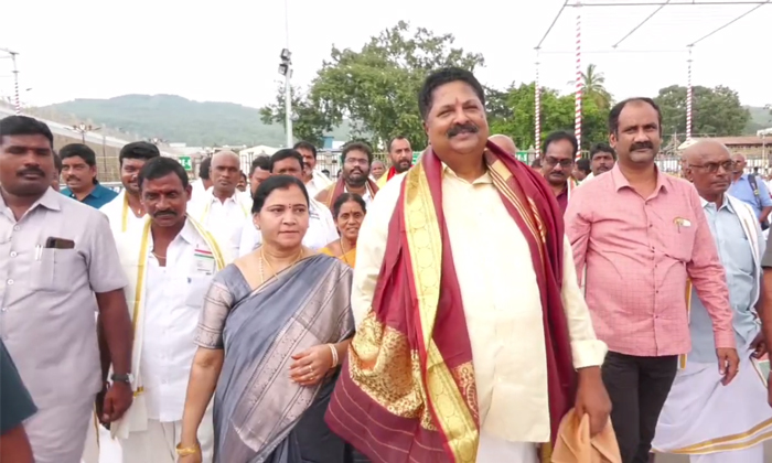  Ap Minister Kanumuri Venkata Nageswara Rao Darshans Tirumala Today, Ap Minister-TeluguStop.com