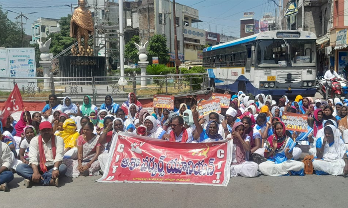  Asha Workers Protest At Rajanna Siricilla Gandhi Chowk, Asha Workers, Asha Worke-TeluguStop.com