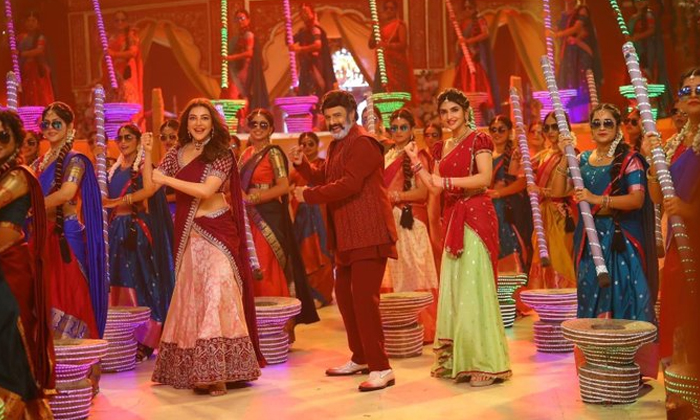  Sreeleela And Kajal Mass Dance With Balayya, Bhagavanth Kesari, Nandamuri Balakr-TeluguStop.com