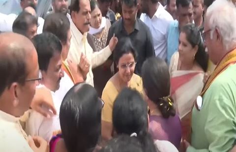  Heavy Tdp Ranks Arrive At Rajahmundry Central Jail-TeluguStop.com