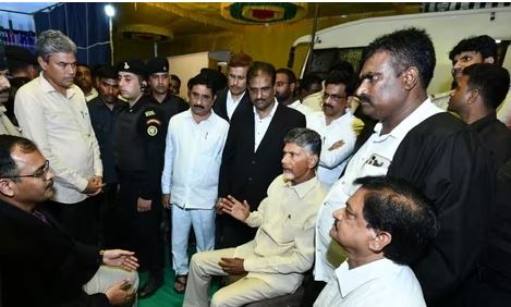  Hearing On Chandrababu's Bail Petitions Adjourned In Ap High Court-TeluguStop.com