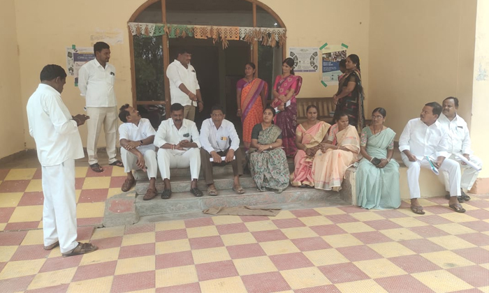  Conflict Between Mpdo And Sarpanch In Munugode Mandal, Nalgonda, Munugode, Mpp K-TeluguStop.com