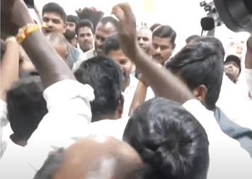  Agitation Of Nagar Kurnool Congress Leaders In Gandhi Bhavan-TeluguStop.com