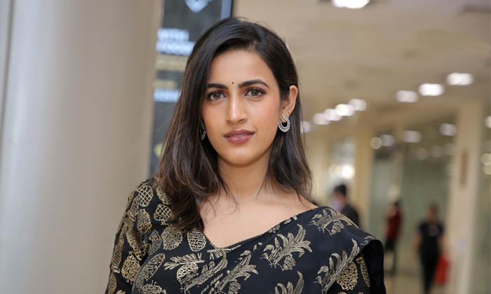 Telugu Mahesh Babu, Nagababu, Namratha, Sitara, Tollywood, Varun Tej-Movie