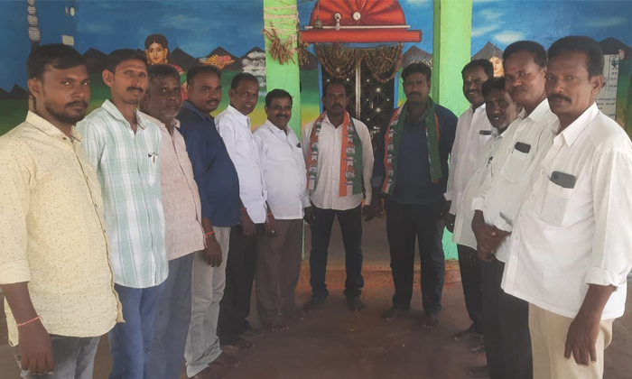 Ellareddy Peta Vaddera Sangham Youth Members Joined Congress Party, Ellareddy Pe Ellareddy Peta Vaddera Sangham Youth Members Joined Congress Party, Ellareddy Pe-TeluguStop.com