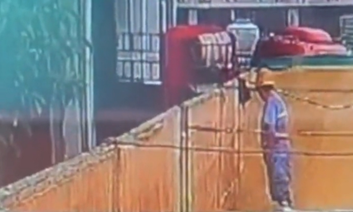  Employee Who Poured Urine In Beer Tank Shocking Video Viral, Tsingtao, Beer, Ur-TeluguStop.com