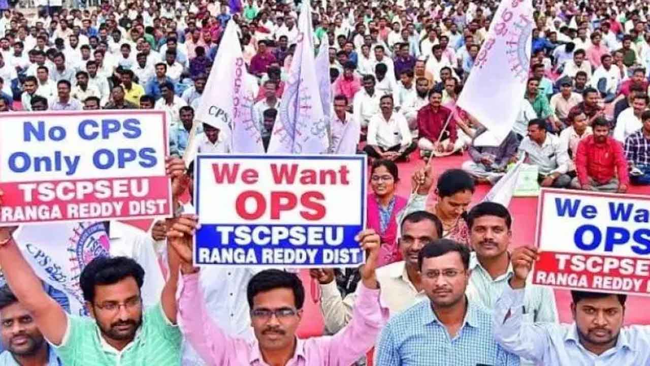  Telangana Polls : Political Parties Trying To Woo Govt Employees-TeluguStop.com