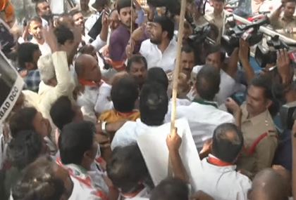  Tension At Gandhi Bhavan In Hyderabad-TeluguStop.com